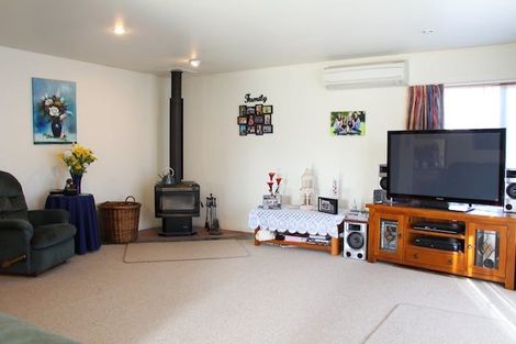 Photo of property in 55 Lowry Avenue, Redwood, Christchurch, 8051