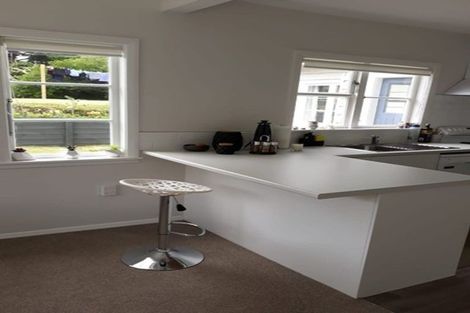 Photo of property in 2 Franklyn Road, Tawa, Wellington, 5028