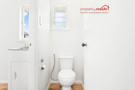 Photo of property in 16 Serjeant Street, Henderson, Auckland, 0612