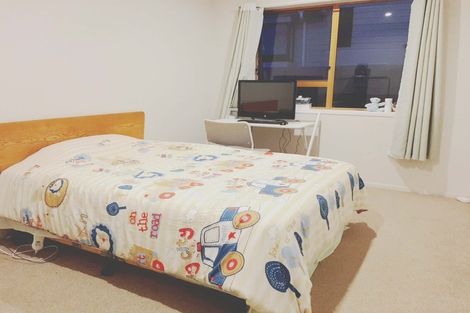 Photo of property in 2/28 Priestley Drive, Bucklands Beach, Auckland, 2014