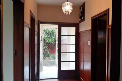 Photo of property in 53 Cornwall Road, Lyttelton, 8082