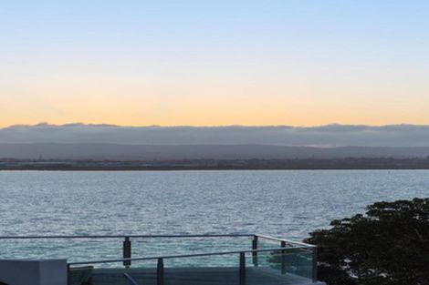 Photo of property in 32 Harbour View Road, Point Chevalier, Auckland, 1022