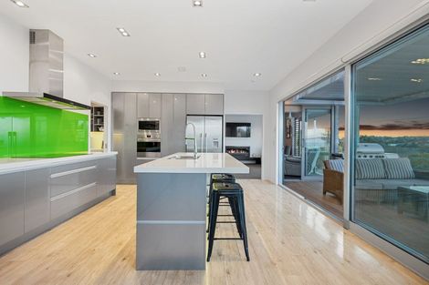 Photo of property in 15 Beechwood Road, Rothesay Bay, Auckland, 0630