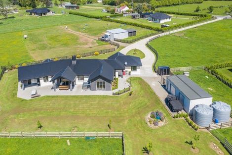 Photo of property in 441 Tararua Road, Levin, 5571