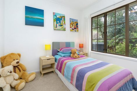 Photo of property in 2/5 Serrata Place, Browns Bay, Auckland, 0630