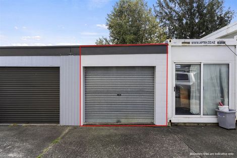Photo of property in 2/3 Lambrown Drive, Totara Vale, Auckland, 0629