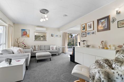 Photo of property in 2/102 Manhattan Heights, Glendene, Auckland, 0602