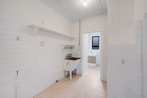 Photo of property in 9 The Esplanade, Eastern Beach, Auckland, 2012
