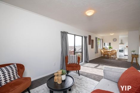 Photo of property in 27a Fernhaven Grove, Newlands, Wellington, 6037