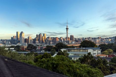 Photo of property in 1/30 Tui Glen Road, Birkenhead, Auckland, 0626
