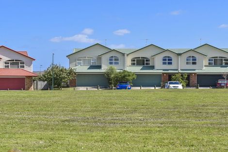 Photo of property in 12 Lime Crescent, Papakura, 2110