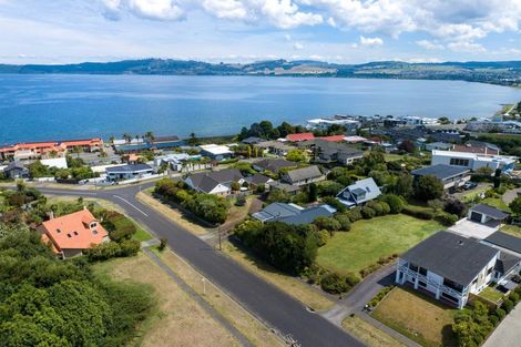 Photo of property in 16 Harvey Street, Waipahihi, Taupo, 3330