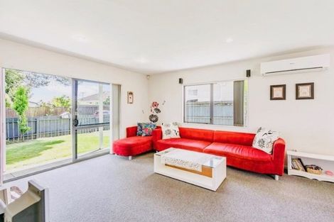 Photo of property in 2 Braeburn Place, Takanini, 2112