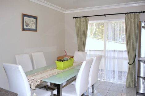 Photo of property in 1/11 Spears Place, Botany Downs, Auckland, 2010