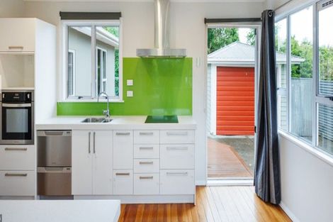 Photo of property in 4 Eton Place, Terrace End, Palmerston North, 4410