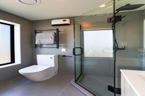 Photo of property in 858e East Coast Road, Northcross, Auckland, 0630