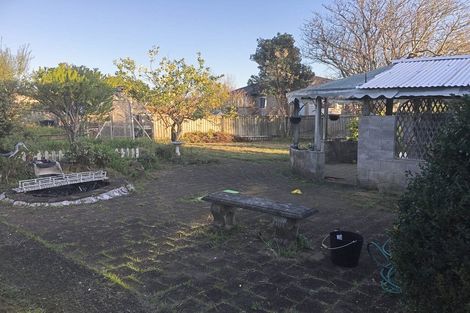 Photo of property in 18 Carole Crescent, Pakuranga, Auckland, 2010