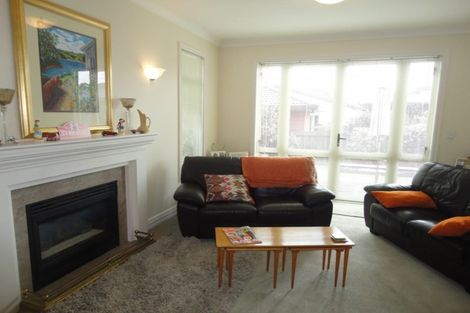 Photo of property in 12b Karetu Road, Greenlane, Auckland, 1051