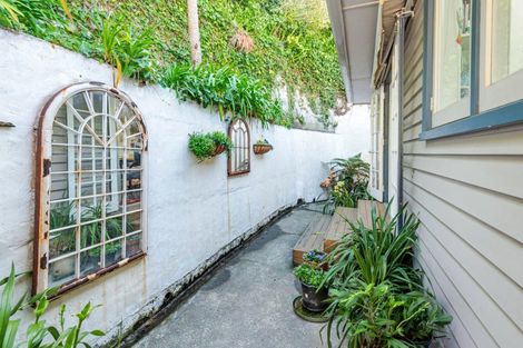 Photo of property in 16 Spencer Road, Hospital Hill, Napier, 4110