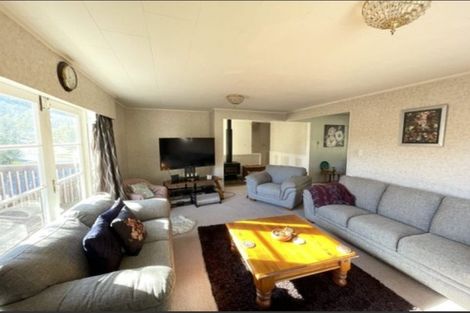 Photo of property in 1 Pohue Grove, Stokes Valley, Lower Hutt, 5019