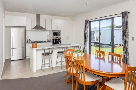 Photo of property in 15 Te Ironui Place, Huntington, Hamilton, 3210