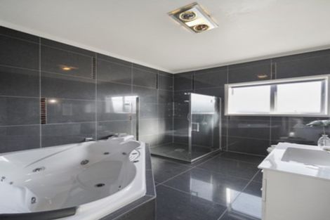 Photo of property in 33 Hope Farm Avenue, Pakuranga Heights, Auckland, 2010