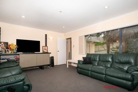 Photo of property in 27 Cherry Tree Place, Massey, Auckland, 0614
