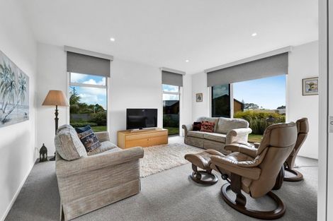 Photo of property in 25 Aderman Place, Hurworth, New Plymouth, 4310