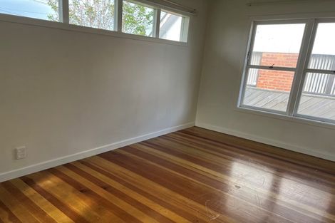 Photo of property in 57 Yeovil Road, Te Atatu Peninsula, Auckland, 0610