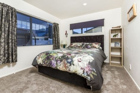 Photo of property in 2/982 East Coast Road, Northcross, Auckland, 0632