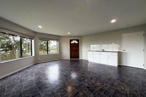 Photo of property in 11 Van Dyke Place, West Harbour, Auckland, 0618