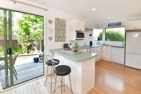 Photo of property in 2/10 Ross Crescent, Orewa, 0931