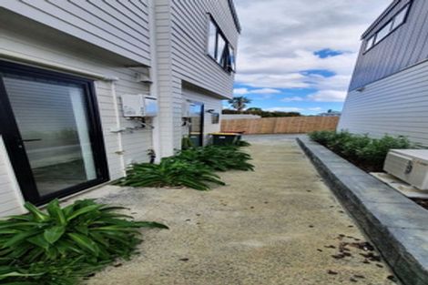 Photo of property in 2/6 Hepburn Road, Glendene, Auckland, 0602