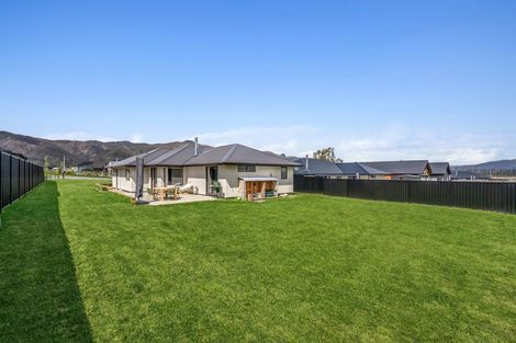 Photo of property in 7 Tomtit Crescent, Lake Hawea, Wanaka, 9382