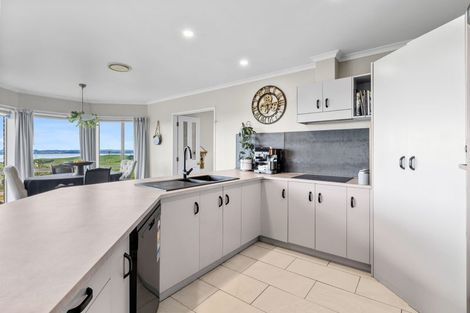 Photo of property in 215 Oyster Point Road, Kaukapakapa, Warkworth, 0984