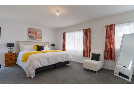 Photo of property in 4/5 Anne Road, Hillcrest, Auckland, 0627