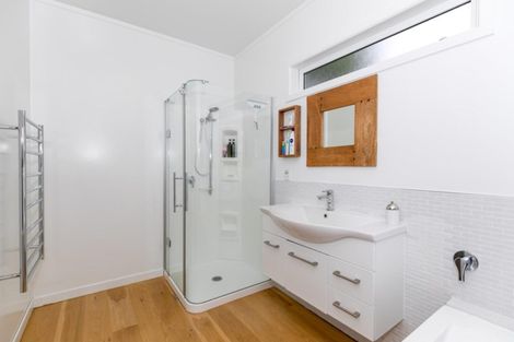 Photo of property in 38 Government Road, Raglan, 3225