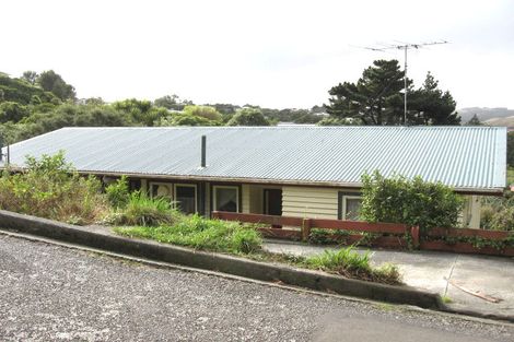 Photo of property in 3 Blandford Way, Newlands, Wellington, 6037