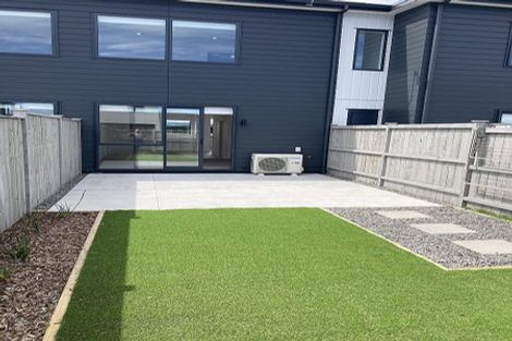 Photo of property in 30 Rauriki Lane, Rosehill, Papakura, 2113