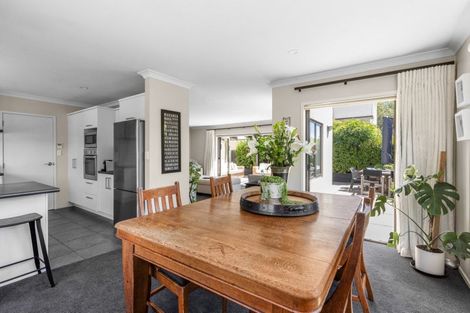 Photo of property in 2/11 Te Aute Road, Havelock North, 4130