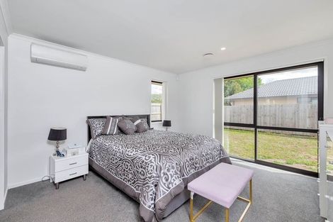 Photo of property in 13 Dumas Place, Rosehill, Papakura, 2113