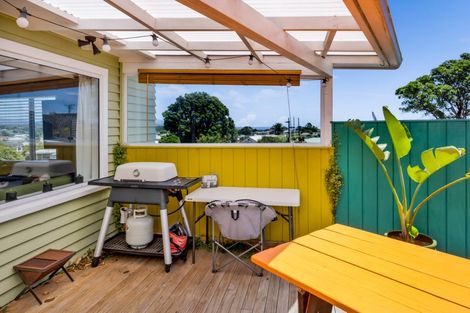 Photo of property in 5 Scott Street, Moturoa, New Plymouth, 4310