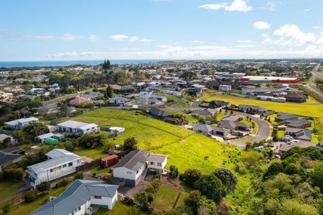 Photo of property in 35 Pohutukawa Place, Bell Block, New Plymouth, 4312