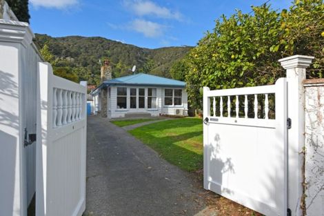 Photo of property in 8 Maire Street, Eastbourne, Lower Hutt, 5013