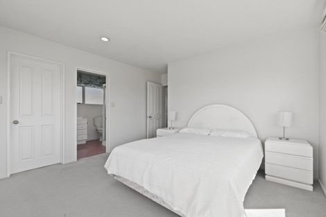 Photo of property in 2/17 Bevyn Street, Castor Bay, Auckland, 0620