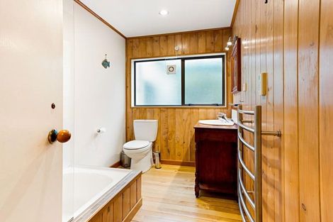 Photo of property in 305 Huia Road, Titirangi, Auckland, 0604