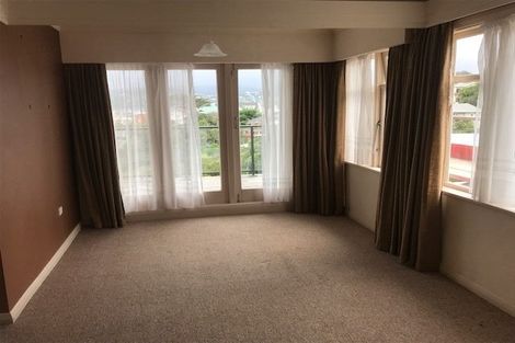 Photo of property in 37 Tio Tio Road, Miramar, Wellington, 6022