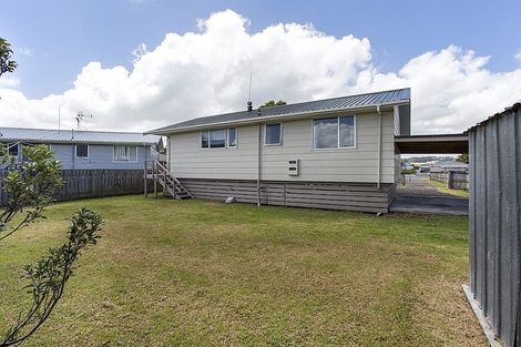 Photo of property in 2/14 Te Moau Avenue, Parakai, 0830