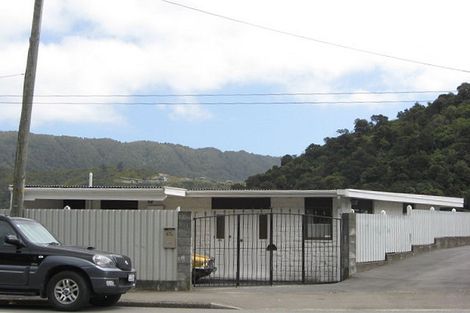 Photo of property in 67 Waikawa Road, Picton, 7220