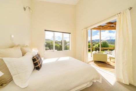 Photo of property in 16 James Nairn Grove, Riverstone Terraces, Upper Hutt, 5018